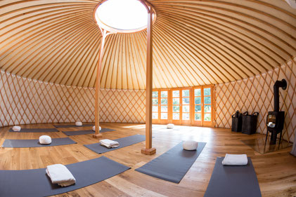 Yoga in der Jurte