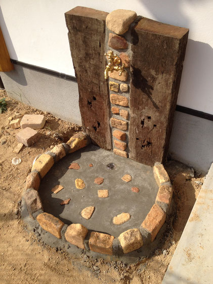 立水栓の取り換え　おしゃれな立水栓　枕木　レンガ　広島の外構