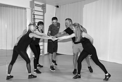 Anja Zürcher, HIIT, Intervalltraining, Hochintensive Intervall, Ausdauer, Kraft, Koordination, Gruppendynamik, funktionale Training wird die Leistungsfähigkeit erhöht, Alice Burch, Tina Zürcher, Werner Lippuner, Anja Zürcher lieben es