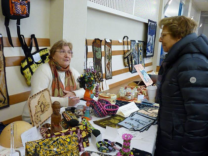 Le stand d'artisanat local tenu par Annick de quoi faire plaisir autour de soi par toute une variété de petits objets d'artisanat local