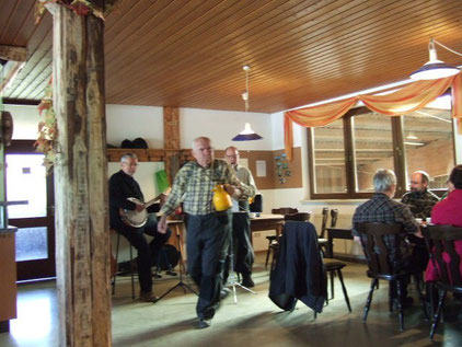 Ausklang bei Frühstück und Musik im Reiterhof Auerbach (Foto: R. Langetepe)