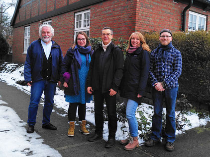 Die Mitglieder des Beirats in 2023 (v. l. n. r.): Thomas Wehrmann, Kathrin Mohr, Michael Rehberg, Cora Bergert und Michel Gast-Bollweg (f. den Träger) berieten und entschieden in 2023 über 5 Projektanträge. Nicht abgebildet: N. Schulz-Bödeker (Stadtv.)