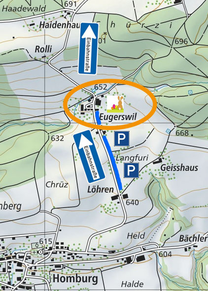 Parkieren Sie auf der Zufahrtsstrasse ganz am rechten Strassenrand.