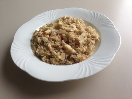Hirsebrei mit warmem Obstsalat