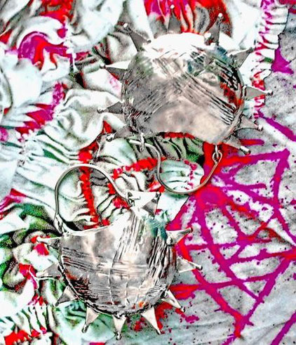 Suraja Praktika: sterling-silver shells with lattice-etching-edged with solid, ball-tipped star-points