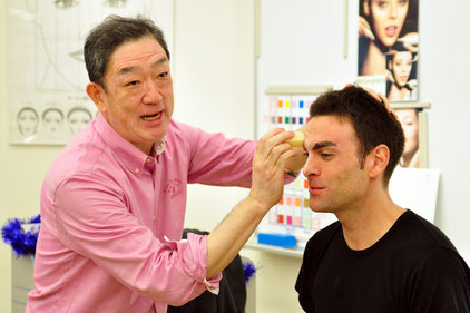 Eyebrow technique illustrated by kabuki master Yajuro Bando (the bemused subject is Brian Berdanier)