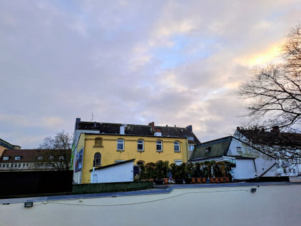 Blick auf das ehemalige Gefängnis Gebäude mit der heutigen Adresse Wandsbeker Königstraße 1
