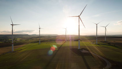 Flightseeing Windenergie Windpark Windrad Inspektion Drohne Luftaufnahme