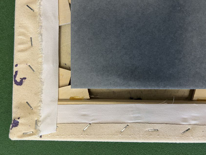 Keilrahmen wird mit Microwelle aufgedoppelt 