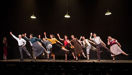 Eloisa Cervantes (Frida), Martin Lebrun (Casanova), Elodie Bégin (Clara), Véronique Savoie (Madeleine), José Dufour (Jef), Jean-François Pronovost (Jacques Brel) et Annie Kim Thériault (Mathilde) © André Chevrier