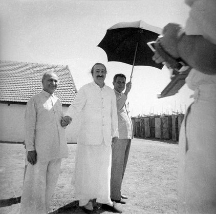 Meherjee holding the umbrella, Baba holding Gustadji's hand