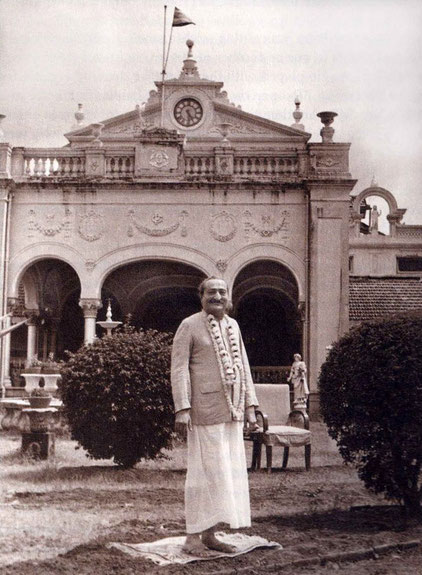 Meher Baba at Guruprasad, Poona, India