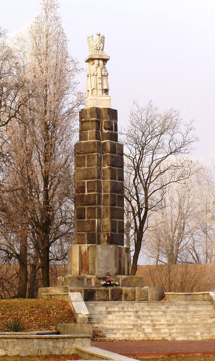 Pomnik poległych żołnierzy 15 Pułku Piechoty "Wilków", zbudowany ze składek żołnierzy i odsłonięty 5 września 1925 r. w piątą rocznicę bitwy pułkowej pod Stepankowcami.
