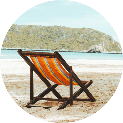 Organisation und Buchungen von Liegen und Sonnenschirmen am Strand in Kalabrien und Italien
