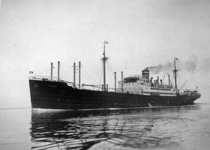 Die "Tacoma" mit den ockerfarbenen Schorstein und mit schwarz-weiß-rote Kappe ... das Erkennungsmerkmal der Hapag-Schiffe.