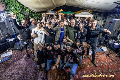 Schlussbild mit: Oelch, Rockxidados und Full Stop
