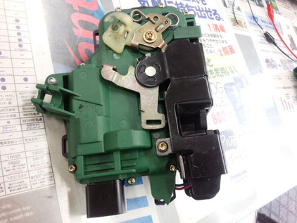 フォルクスワーゲン VW ドアロックアクチュエーター修理