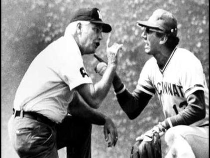 Nella foto l'umpire Hall of fame Doug Harvey