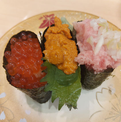 神奈川県「二代目ぐるめ亭」で食べて気に入った軍艦巻き３艦セット