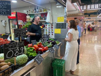 María José Catalá en el Mercado de Castilla