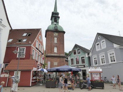 Bild: Rathausmarkt Kappeln mit ev. St. Nikolai Kirche