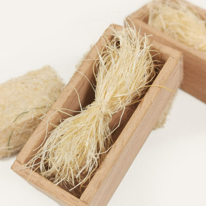 Strohbündel aus Sisal in Futtertrog aus Holz passend für Schleich® Pferde