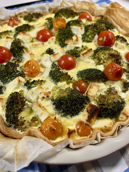 Brokkoli Feta Wähe mit Kirschtomaten Rezept