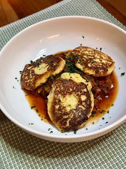 Ricotta Bratlinge auf Tomatensauce Rezept