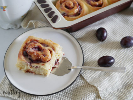 Rezept fluffige Hefeschnecken mit Marmelade und Pflaumen