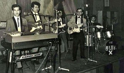 Rhythm X, nu met Ronny Domingus (tweede van rechts)