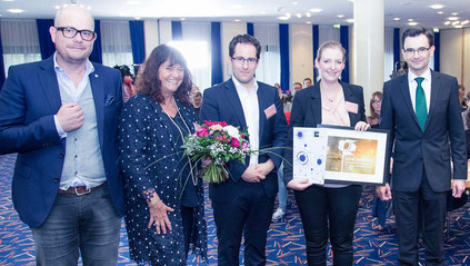 (v.l.) Herr Jan Kalbfleisch, Prof. Dr. Cornelia Zanger, Prof. Dr. Lothar Winnen, Frau Julia Hachenthal, Prof. Dr. Gerd Strohmeier (Rektor TU Chemnitz). Foto: Thomas /Hochschule Worms