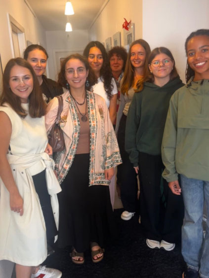 Die SPD-Landtagskandidatin für Waldshut-Rheinfelden, Joana Stöhrer da Costa (3. v.l.), besucht das erste FINTA-Treffen in Waldshut