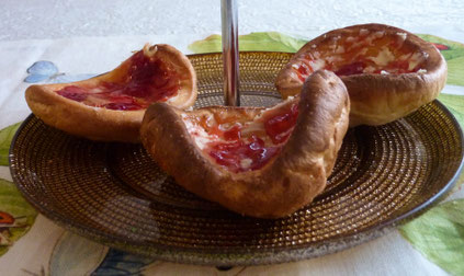 Craquelins au beurre salé et confiture de fraise. Photo Anne Forest