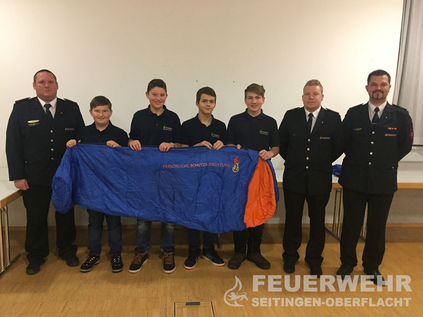 Für den meisten Dienstbesuch wurden vier Kameraden der Jugendfeuerwehr mit einem Schlafsack - passend für das JFW-Zeltlager - ausgezeichnet.