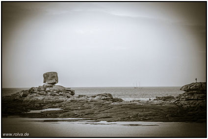 Größenverhältnisse # Côte de Granit Rose #sw#Felsen#Bretagne#Roland Valter#rolva#Natur-Fotografie#Aachen                                                                     