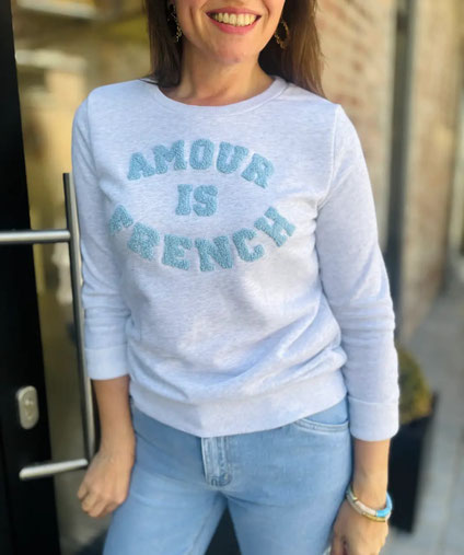 VETEMENT FEMME SWEAT JUBYLEE AMOUR IS FRENCH BLEU CIEL