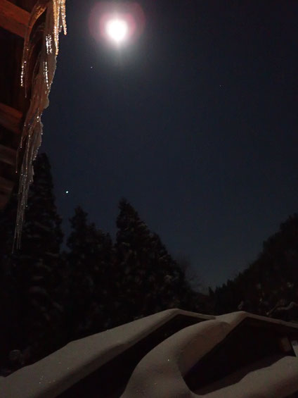 凍てつく夜の満月は格別。星も雪の結晶も同じ輝き@2016.1.25