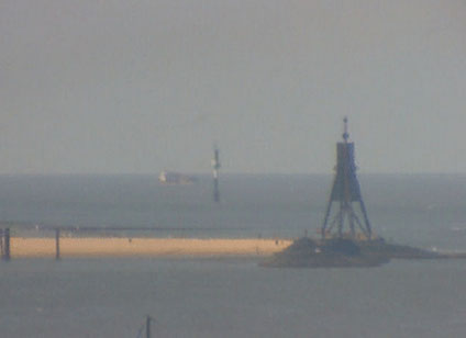 Cuxhaven's Kugelbake im Nebel