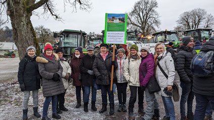 Eine Gruppe von LandFrauen aus dem Kreis Schwäbisch Gmünd bei der Pressekonferenz auf dem Schießtalplatz