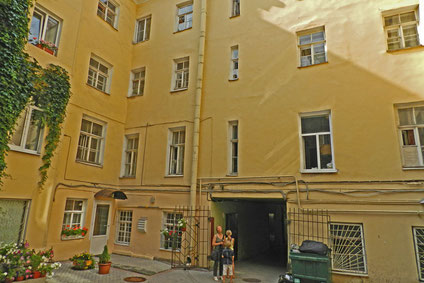 St. Petersburg Hinterhof Apartment