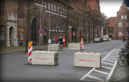 Straßensperre, Beton-Barriere, Weihnachtsmarkt, Lüneburg