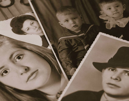 Photos de famille en noir et blanc, façon vintage.