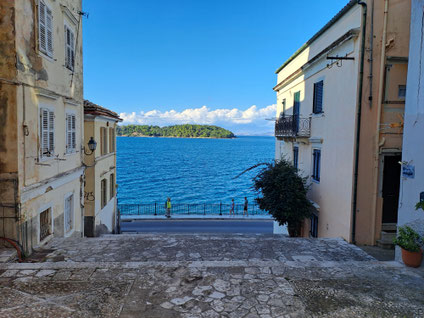 Fragen und Antworten FAQ zur ERASMUS Auslandskrankenversicherung für Studenten, Praktikanten, Berufsschüler und zur Reise-Haftpflichtversicherung der HanseMerkur Reiseversicherung