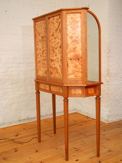 Vitrine für Modellschiff , Kirsche und Spruth Entwurf und Fertigung Elissavitis Möbel 