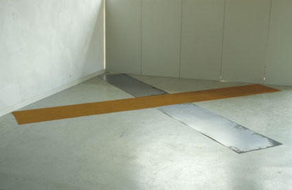 Zonder titel Pigment en metaalplaten 340x400cm 1987
