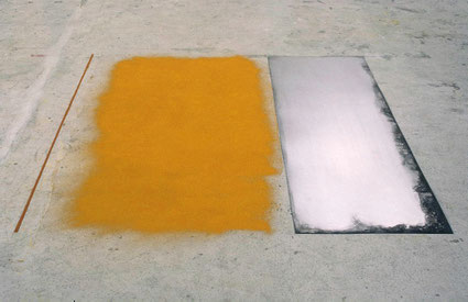 Zonder titel 170x200x0,2cm pigment en metaalplaat op vloer 1986