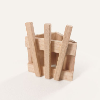Heuraufe aus Holz passend für Schleich® Pferde