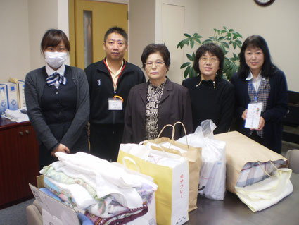 大潟商工会女性部の皆さんと記念撮影。たこ焼きでつながる地域。いつもありがとうございます!