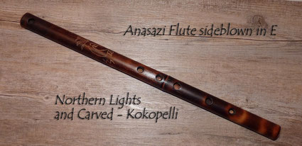 Anasazi Flute sideblown in E - Northern lights and Carved Kokopelli Bambusflöten