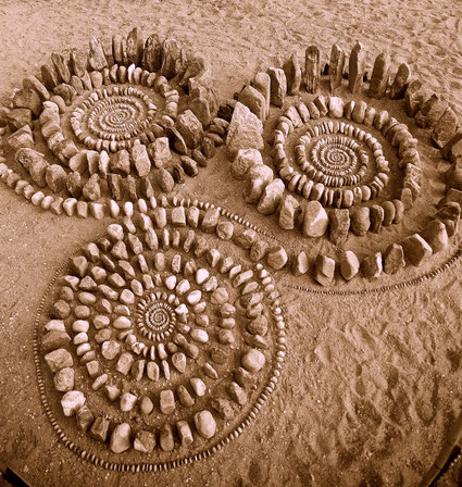 www.ronaldosephius.nl stenen nautilus Fibonacci vortex zand Bewust Groeien vanuit innerlijke kracht